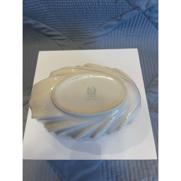 Vintage Lenox USA Classic Scalloped Acanthus Leaf Porcelian Leaf/Bowl Decor - Picture 4 of 11